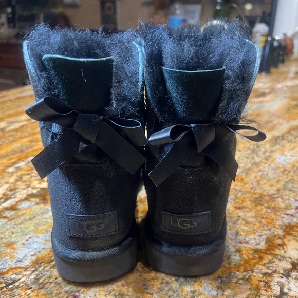 UGG shorties with ribbons black size 8 - Picture 3 of 6